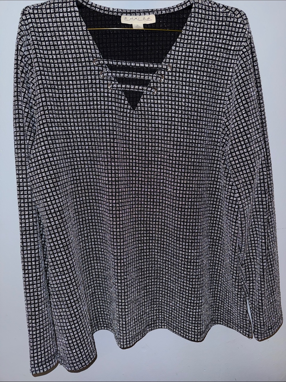 Emaline Women's Black & White Patterned Long-Sleeve Blouse